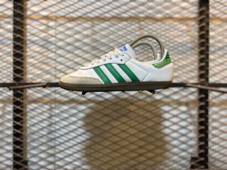 (Kategori: ) berada di . Dikirim oleh warung_sneaker (ID iklan 1384190260, Gambar 1). Deskripsi: .
