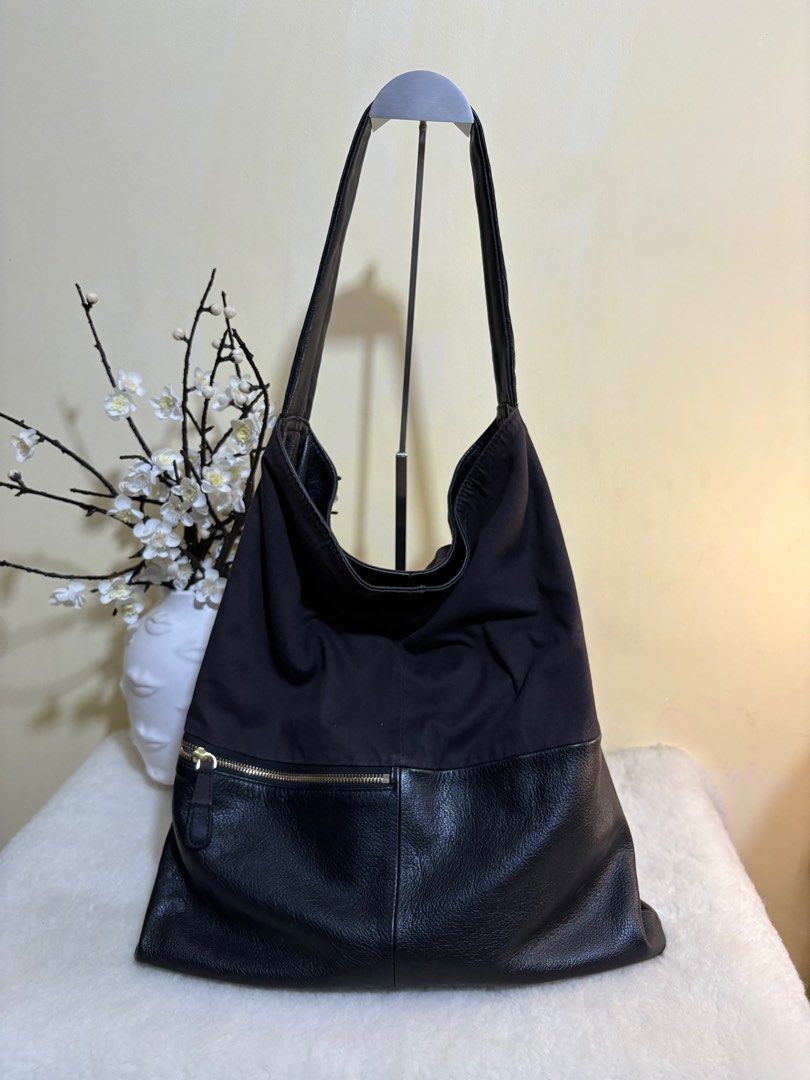 Authentic Hiroshima Black Genuine Leather Reversible Tote Bag (Category: Luxury Bags & Wallets) located in Binangonan. Submitted by makoleksyon (Listing ID 1384218579, Image 2). Description: Excellent condition Like new No flaws Bought in Japan 💯% Authentic Money back guarantee size H-18 x W-16.5.