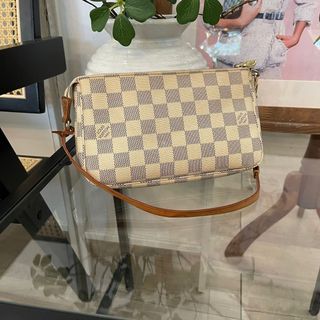 (Category: ) located in . Submitted by ipohluxury (Listing ID 1384225275, Image 1). Description: .