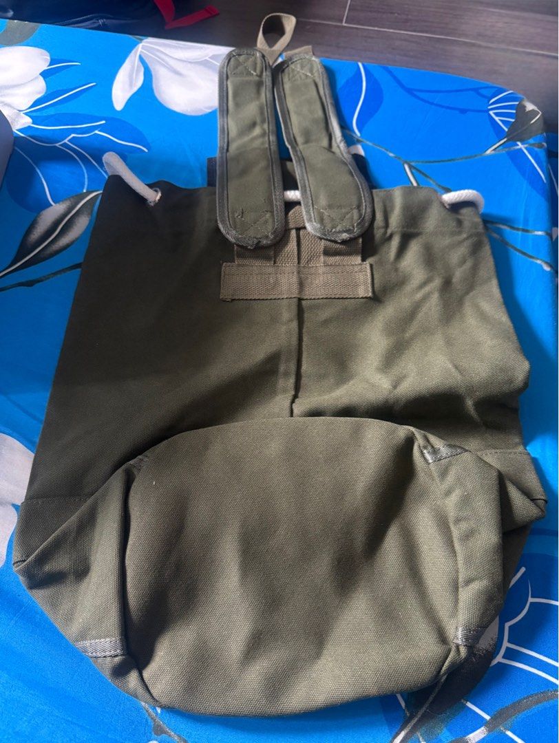 Backpack (Category: Babies & Kids Fashion) located in Singapore. Submitted by enselling (Listing ID 1384211408, Image 7). Description: Text to enquire. All bags are new except Thomas bag was used before. $5 each.
