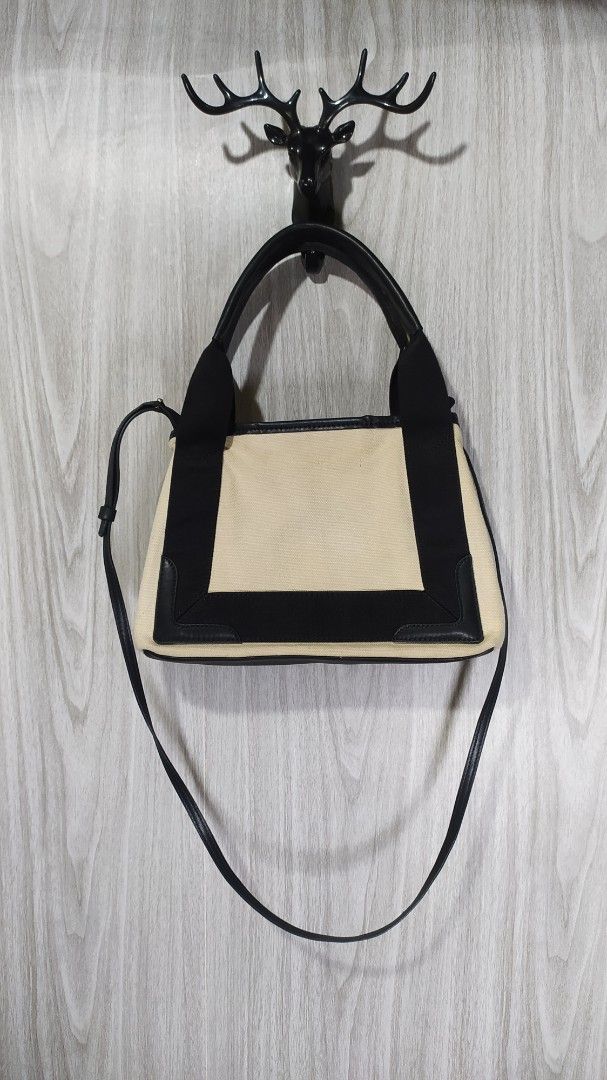Balenciaga Hand Bag Black White (Category: Luxury Bags & Wallets) located in Naga. Submitted by sspin. (Listing ID 1384188014, Image 2). Description: Balenciaga Hand Bag Black White ✅Color Rate: 9.5/10 ✅No Issue ✅Need Wash ✅Location: Bicol Naga City, Camarines Sur ✅Courier: J&T Express/Flash Express ✅MOP: Gcash only.