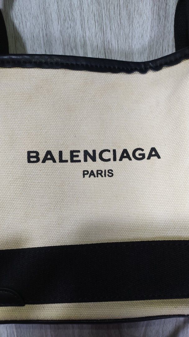 Balenciaga Hand Bag Black White (Category: Luxury Bags & Wallets) located in Naga. Submitted by sspin. (Listing ID 1384188014, Image 3). Description: Balenciaga Hand Bag Black White ✅Color Rate: 9.5/10 ✅No Issue ✅Need Wash ✅Location: Bicol Naga City, Camarines Sur ✅Courier: J&T Express/Flash Express ✅MOP: Gcash only.