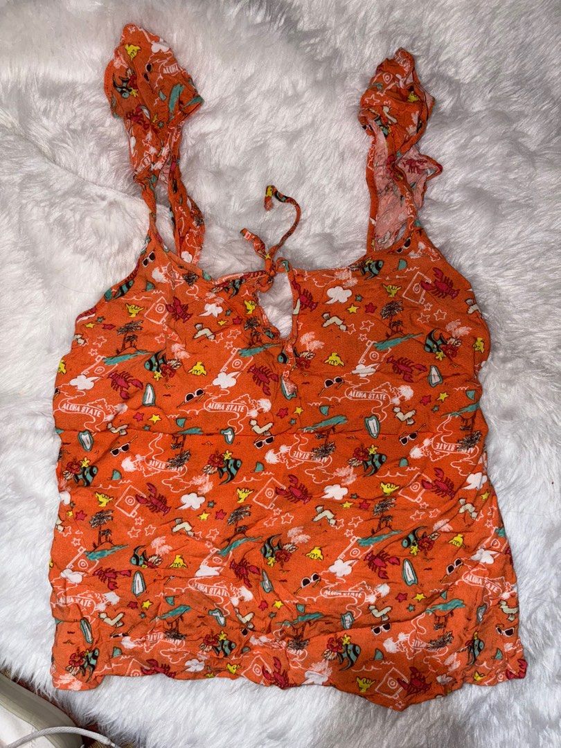 Beach top (Category: Sleeveless) located in Marikina City. Submitted by declutterringggg (Listing ID 1384214194, Image 3). Description: Super cute neto personal and pang beach Medium to Large.