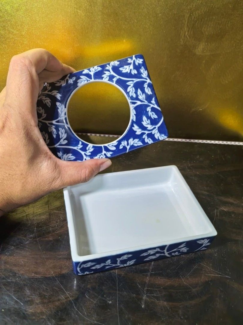 Blue and white Pocket Tissue Box (Category: Towels, Napkins & Holders) located in Cebu City. Submitted by dudes_villanueva (Listing ID 1384184230, Image 3). Description: Pocket Tissue Box - Blue and White Ceramic 📌In Excellent Condition 📌Nice unique addition to blue and white ceramic collectors. L4.75xW3.5xH1.25 inches.