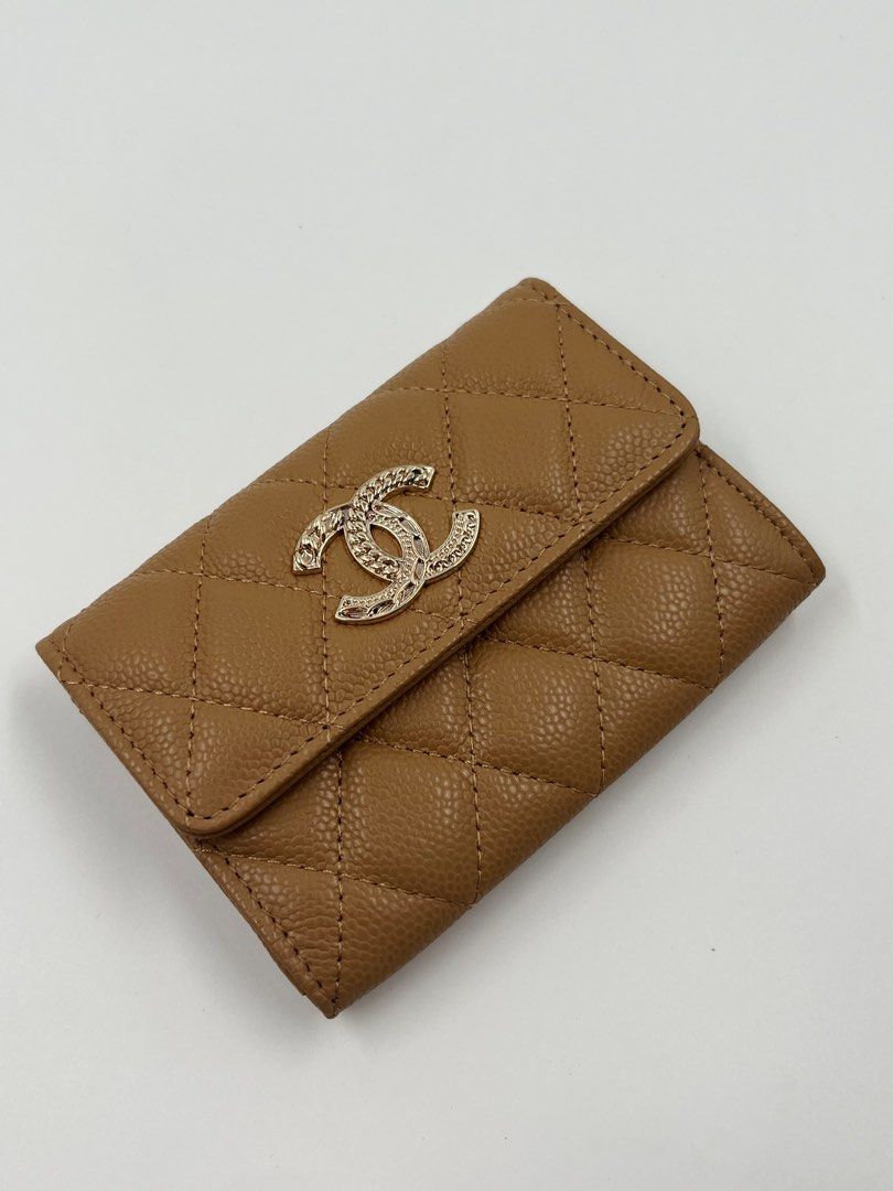 ⚜️Chanel Textured CC Flap Card case / wallet (Category: Luxury Bags & Wallets) located in Makati City. Submitted by 90sangel (Listing ID 1384152206, Image 3). Description: •Item: Chanel CC flap card case in dark beige ⚜️🤎 Neutral color - Caviar & Gold tone hardware. •Size: One size •Condition: Gently Used, excellent! *Comes complete, giftable! .