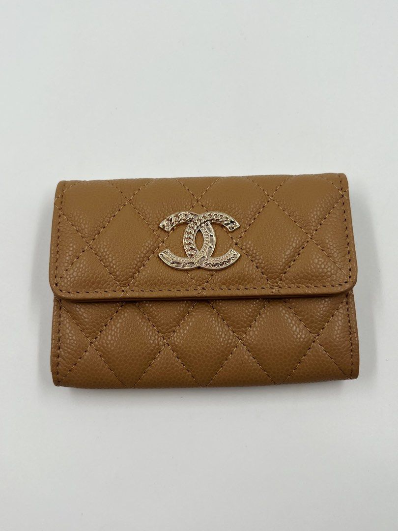 ⚜️Chanel Textured CC Flap Card case / wallet (Category: Luxury Bags & Wallets) located in Makati City. Submitted by 90sangel (Listing ID 1384152206, Image 2). Description: •Item: Chanel CC flap card case in dark beige ⚜️🤎 Neutral color - Caviar & Gold tone hardware. •Size: One size •Condition: Gently Used, excellent! *Comes complete, giftable! .