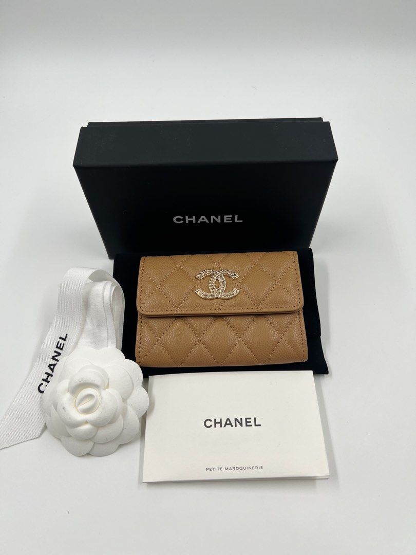 ⚜️Chanel Textured CC Flap Card case / wallet (Category: Luxury Bags & Wallets) located in Makati City. Submitted by 90sangel (Listing ID 1384152206, Image 1). Description: •Item: Chanel CC flap card case in dark beige ⚜️🤎 Neutral color - Caviar & Gold tone hardware. •Size: One size •Condition: Gently Used, excellent! *Comes complete, giftable! .