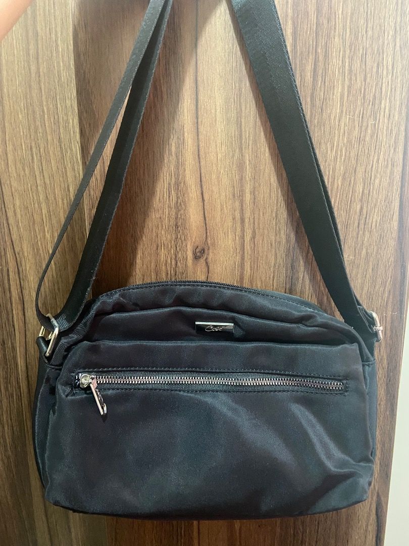 Cosé Cross-body Bag (Category: Cross-body Bags) located in Mandaluyong City. Submitted by kimxxixx (Listing ID 1384090742, Image 1). Description: Needs washing but in great condition. .