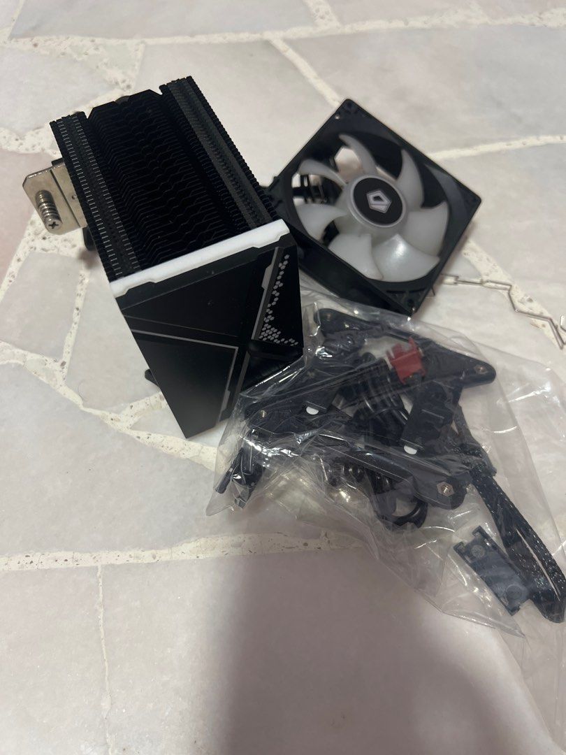 Cpu cooler (Category: Desktops) located in Singapore. Submitted by Prawin (Listing ID 1384166253, Image 1). Description: IDC SE914XT ARGB AIR COOLING CPU cooler Quite solid Meet Sembawang .