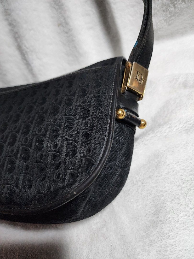Dior (Category: Luxury Bags & Wallets) located in Marilao. Submitted by curleylux (Listing ID 1384128451, Image 3). Description: orig dior.