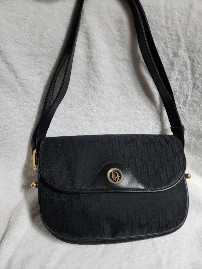Dior (Category: Luxury Bags & Wallets) located in Marilao. Submitted by curleylux (Listing ID 1384128451, Image 1). Description: orig dior.