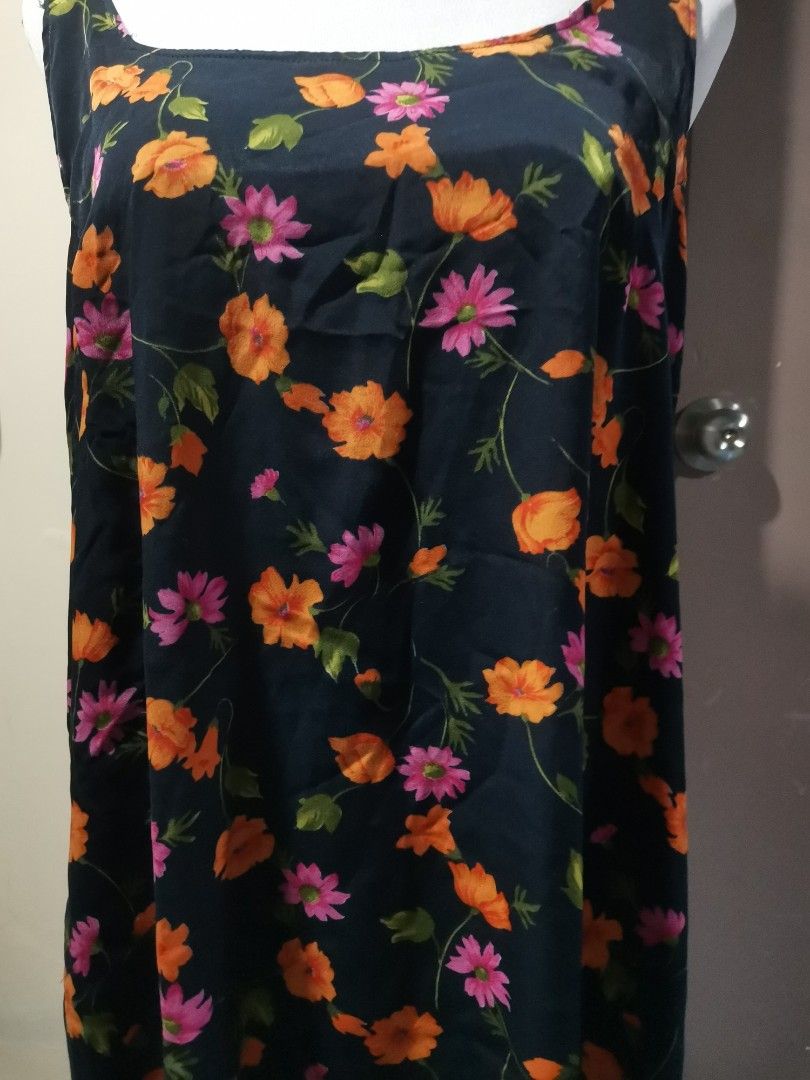 Floral Black Dress (Category: Dresses) located in Makati City. Submitted by styledsecond_ (Listing ID 1384138219, Image 2). Description: With flaws: The Dress has loose threads 📝NOTES: • For sure buyers only, please. • No cancellation of orders upon confirmation. • No return, no exchange. • No Reservation • Kindly manage your expectations, as the items are pre-loved clothing. • Color may vary due to lighting 💵MODE OF PAYMENT: UB, Psbank, GCash,