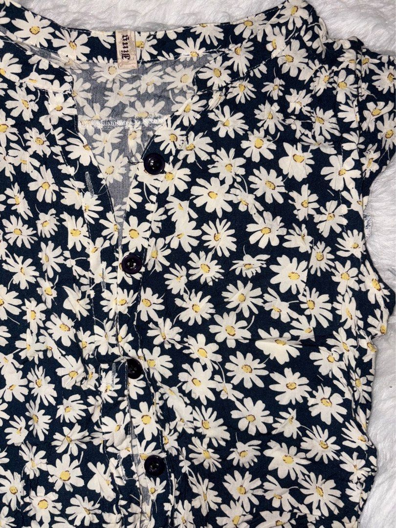 Floral romper (Category: Rompers) located in Marikina City. Submitted by declutterringggg (Listing ID 1384221074, Image 2). Description: Super ganda, comfortable and cotton. Small to Medium Ganda neto pang summer 🫶🏻.