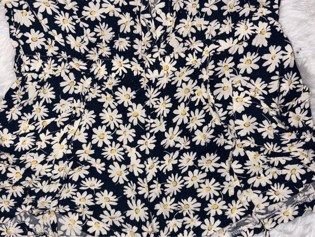 Floral romper (Category: Rompers) located in Marikina City. Submitted by declutterringggg (Listing ID 1384221074, Image 3). Description: Super ganda, comfortable and cotton. Small to Medium Ganda neto pang summer 🫶🏻.