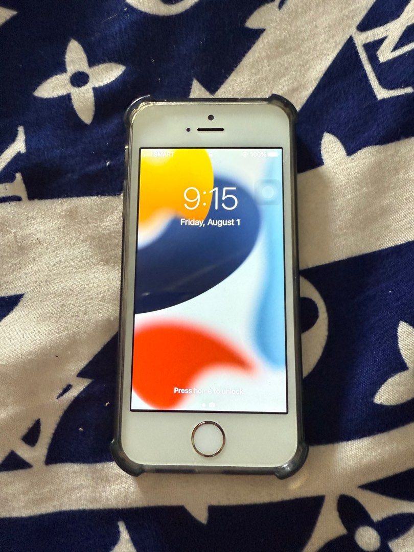 FS iPhone SE 1st gen (Category: Others) located in Manila. Submitted by michaeldel52766 (Listing ID 1384057804, Image 1). Description: For sale no issue .