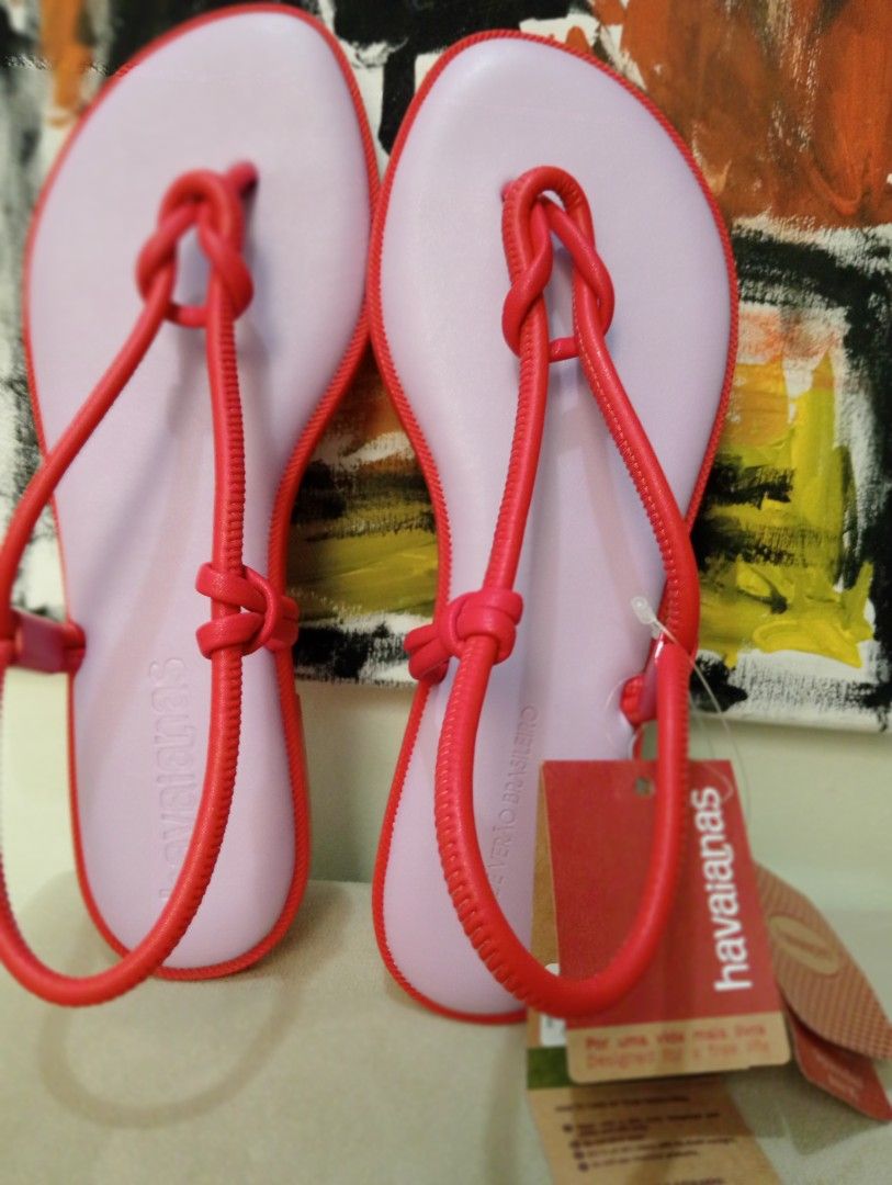 Havaianas sandals (Category: Sandals) located in Quezon City. Submitted by cherry_69 (Listing ID 1384107342, Image 1). Description: brand new authentic Havaianas sandal.