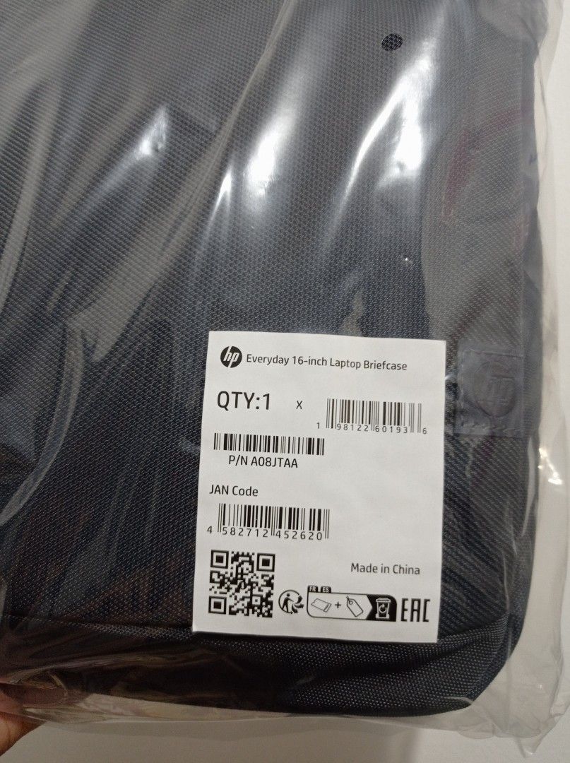 HP Everyday 16-inch Laptop Briefcase (Category: Laptop Bags & Sleeves) located in Tanza. Submitted by gratefuljam05 (Listing ID 1384139514, Image 2). Description: Brand New HP Everyday 16-inch Laptop Briefcase (Gray) - made from durable,water-resistant materials - multiple pockets & compartments - adjustable & padded shoulder strap.