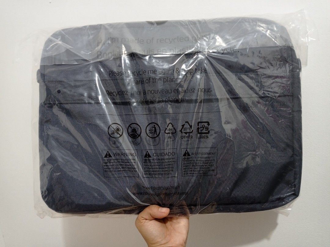HP Everyday 16-inch Laptop Briefcase (Category: Laptop Bags & Sleeves) located in Tanza. Submitted by gratefuljam05 (Listing ID 1384139514, Image 3). Description: Brand New HP Everyday 16-inch Laptop Briefcase (Gray) - made from durable,water-resistant materials - multiple pockets & compartments - adjustable & padded shoulder strap.
