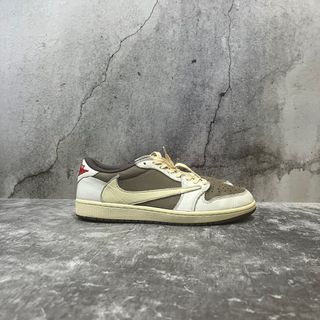 由 lorou_sneakers (刊登 ID 1384159832，圖片 1) 提交，位於 的 (類別：)，說明：。