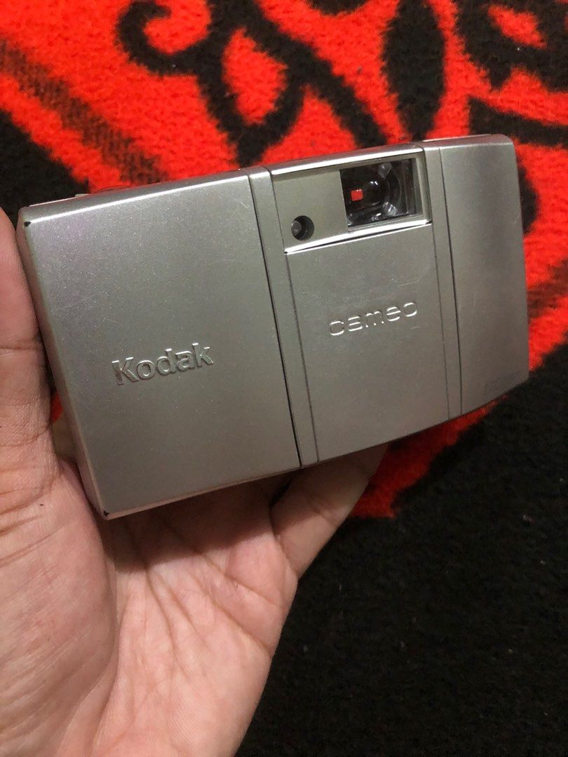 Kodak Cameo 170 Zoom (Category: Cameras) located in Quezon City. Submitted by markgolveo (Listing ID 1384212937, Image 3). Description: Kodak Cameo 170 Zoom Untested unit selling as is stated for parts out , repairs or collection Unit is smooth and has only some signs of minor wears Good clear view finder and compartments.