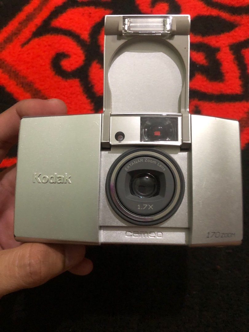 Kodak Cameo 170 Zoom (Category: Cameras) located in Quezon City. Submitted by markgolveo (Listing ID 1384212937, Image 1). Description: Kodak Cameo 170 Zoom Untested unit selling as is stated for parts out , repairs or collection Unit is smooth and has only some signs of minor wears Good clear view finder and compartments.