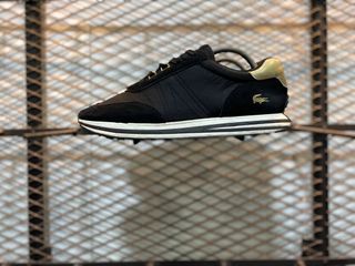 (Kategori: ) berada di . Dikirim oleh warung_sneaker (ID iklan 1384192463, Gambar 1). Deskripsi: .