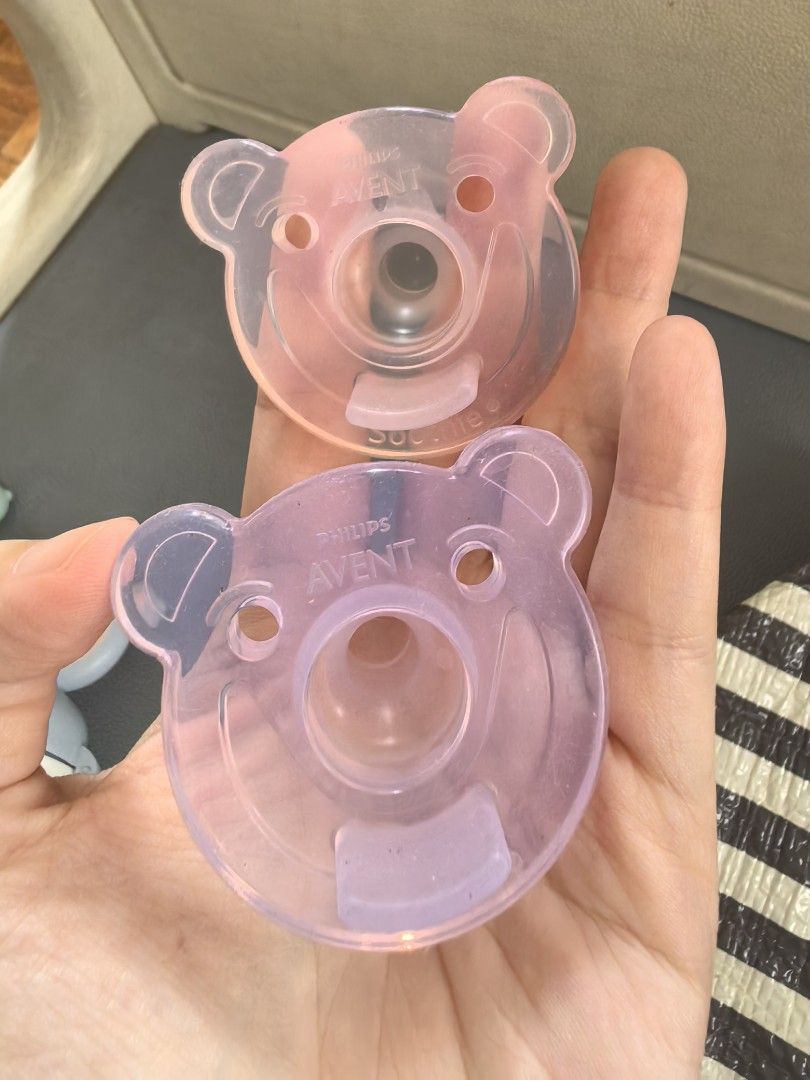 BABY STUFF - AVENT PACIFIER CASE STRAP ROTATING FRUIT FEEDER (Category: Soothers & Pacifiers) located in Paranaque City. Submitted by abbbi17674 (Listing ID 1384121643, Image 2). Description: PRELOVED BABY STUFF 2 pcs AUTHENTIC AVENT Bear shaped pacifiers 1 pc pacifier case 2 pcs pacifier straps 2 pcs Rotating fruit feeder - SOLD Good used condition Used a few times only No flaws.