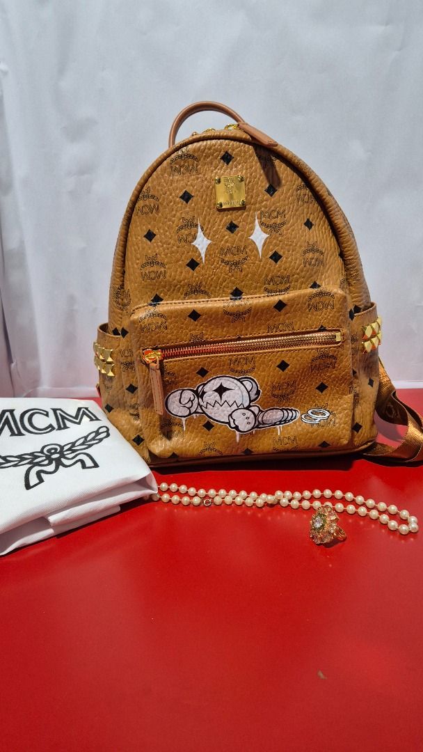 MCM Backpack (Category: Luxury Bags & Wallets) located in Imus. Submitted by tan_gerine389 (Listing ID 1384118655, Image 1). Description: MCM Backpack leather bag ⚘genuine soft leather ⚘LArge size ⚘without signs of usage ⚘Brown colour ⚘BAckpack bag ⚘Hardware is still very gold colour ⚘naikot turnilyo ⚘3500Pesos + sf ⚠️Please take time to read ⚠️Item is ukay source , please manage your expectations, if there is any, flaws and other signs of usage 