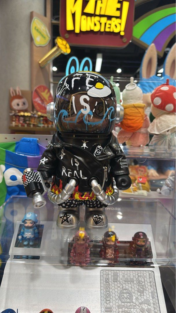 MEGA SPACE MOLLY 400% Trevor Andrew Trevor Andrew: From