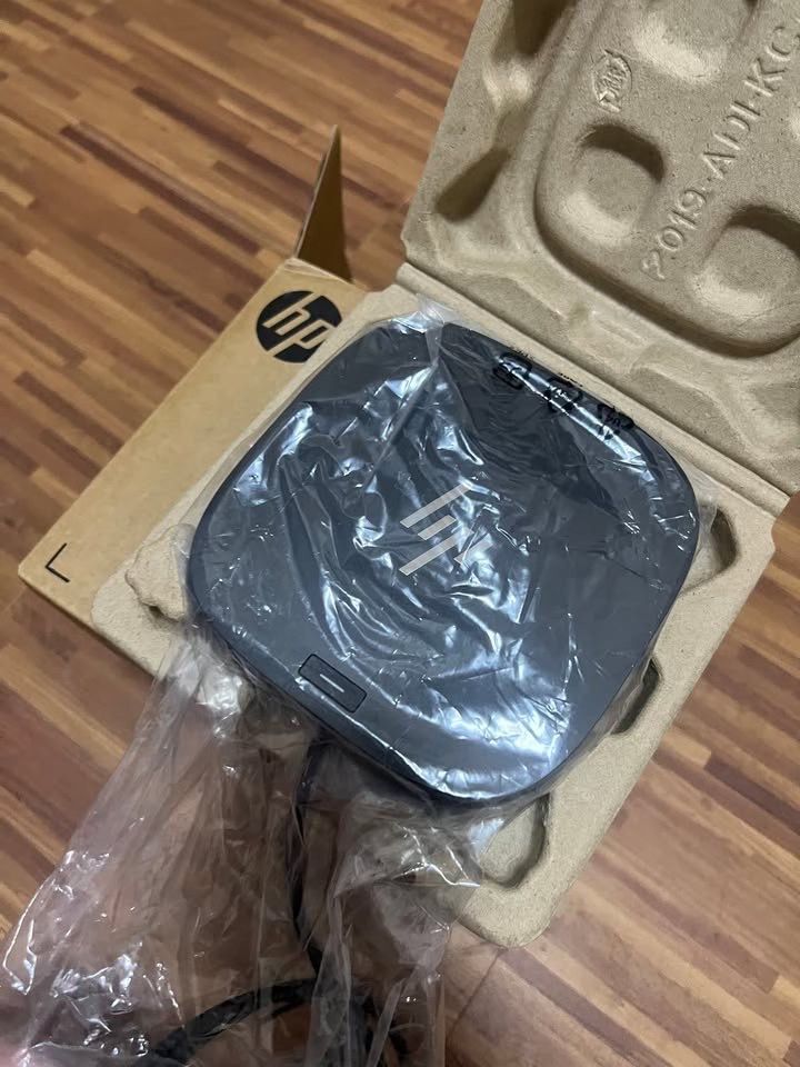 NEW - HP USB C Dock G5 (Category: Chargers) located in Quezon City. Submitted by ronaldmatias (Listing ID 1384165856, Image 1). Description: HP USB-C DOCK G5 This is new and is opened for testing only. -Works with any laptop with USB-C port USED for: Charging laptop, mobile phones, etc. Multiple displays/monitor setup Extra USB C and A ports Wired internet connection Meet up? Let's discuss the location, etc. PAYMENT: 1. Pay upon rider pick up 2. 