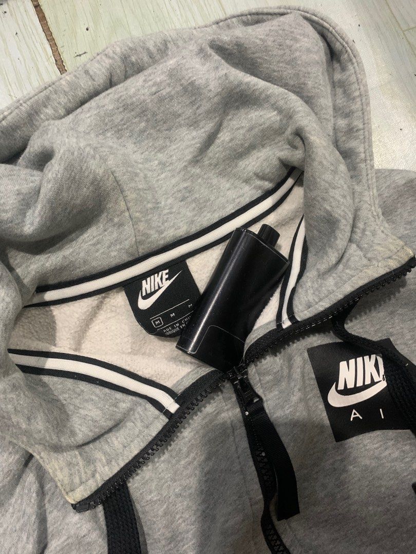 Nike Air Hoodie (Category: Coats, Jackets and Outerwear) located in Manila. Submitted by cxfer (Listing ID 1384205850, Image 3). Description: Nike Air Hoodie 18x23 Medium size / S-M fittings As new minimal stain sa bandang neck kita naman sa photos need wash lang other than that wala na.