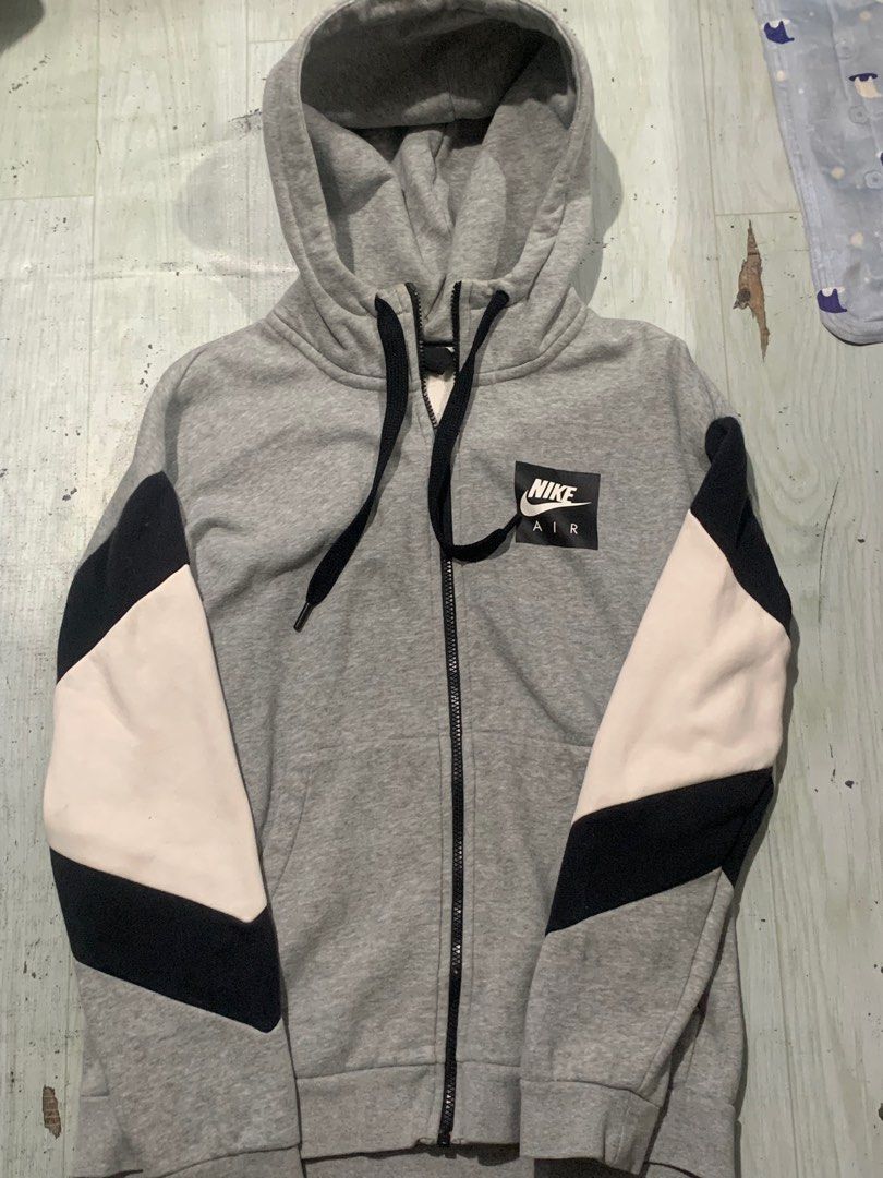 Nike Air Hoodie (Category: Coats, Jackets and Outerwear) located in Manila. Submitted by cxfer (Listing ID 1384205850, Image 2). Description: Nike Air Hoodie 18x23 Medium size / S-M fittings As new minimal stain sa bandang neck kita naman sa photos need wash lang other than that wala na.