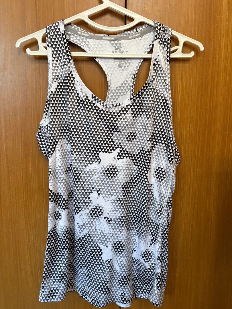 Nike Drifit Women Top (Category: Sleeveless) located in Baliuag. Submitted by kabuddy (Listing ID 1384077349, Image 1). Description: Like new condition Size Medium / Good for training/Workout .
