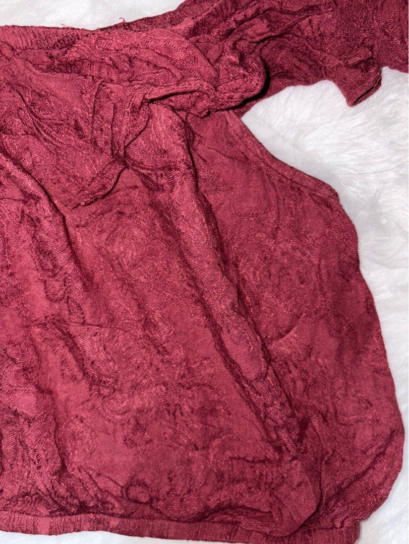 Offshoulder croptop (Category: Others Tops) located in Marikina City. Submitted by declutterringggg (Listing ID 1384220946, Image 3). Description: Super comfortable and cotton Rose floral yung design and cute Lakas ng awra sa red 🥹.