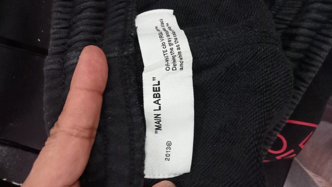 Off-white (Category: Shorts) located in Naga. Submitted by aboy1234245 (Listing ID 1384058466, Image 3). Description: Off-white Excellent slightly fade sa waist W30-38-L20.