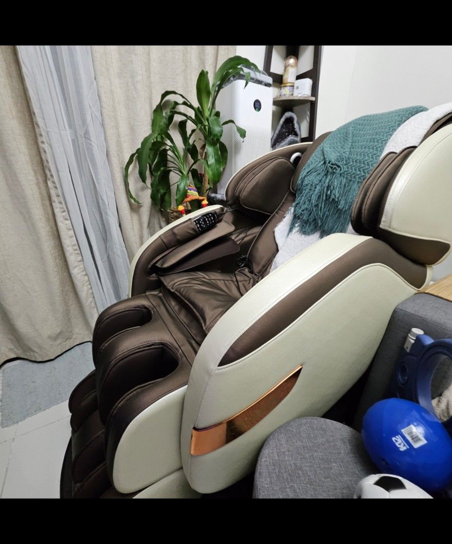 Ogawa smart vouge plus (Category: Massage Devices) located in Pasig City. Submitted by trisporthunter (Listing ID 1384085488, Image 1). Description: like new complete with manuals free delivery na. Downpayment needed.