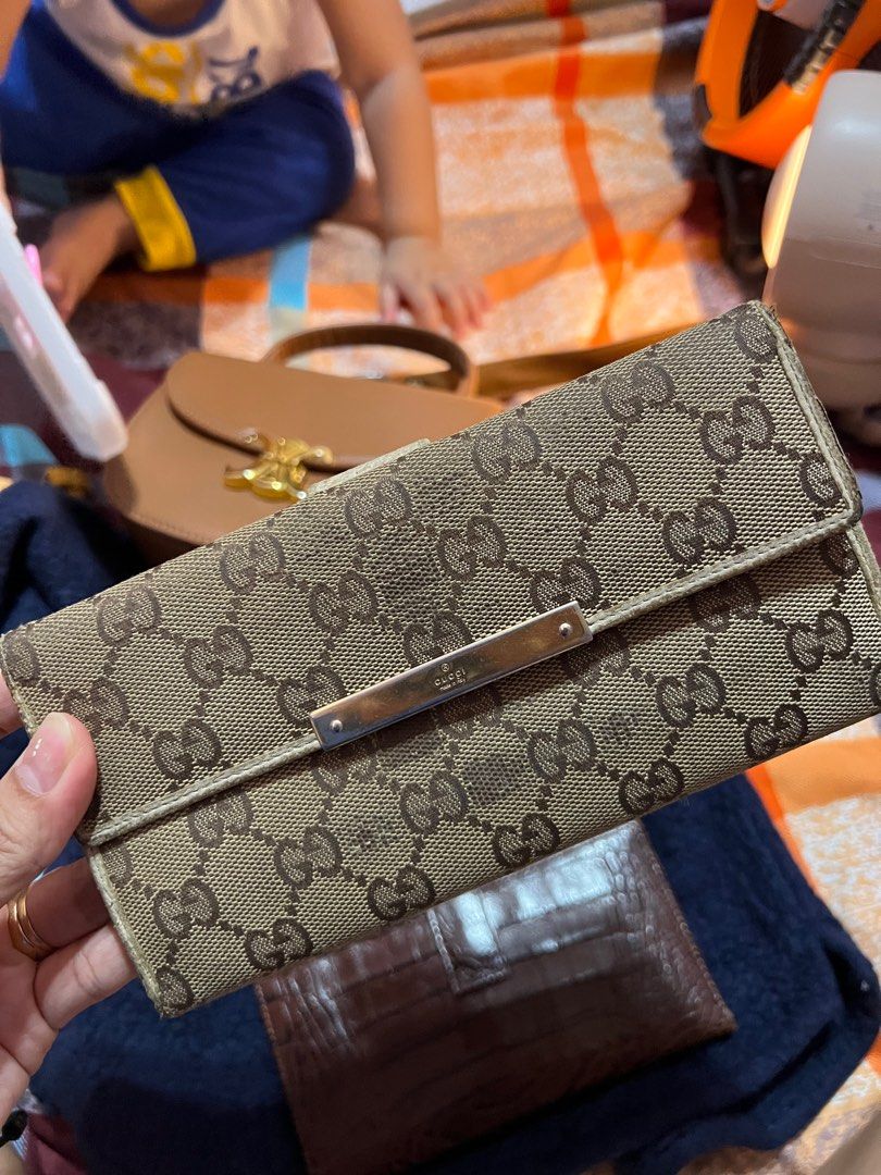 Original gucci long wallet (Category: Luxury Bags & Wallets) located in Santa Rosa. Submitted by qualityaunthenticbagsetc (Listing ID 1384158125, Image 1). Description: Rfs: declutter Project original gucci Wallet.