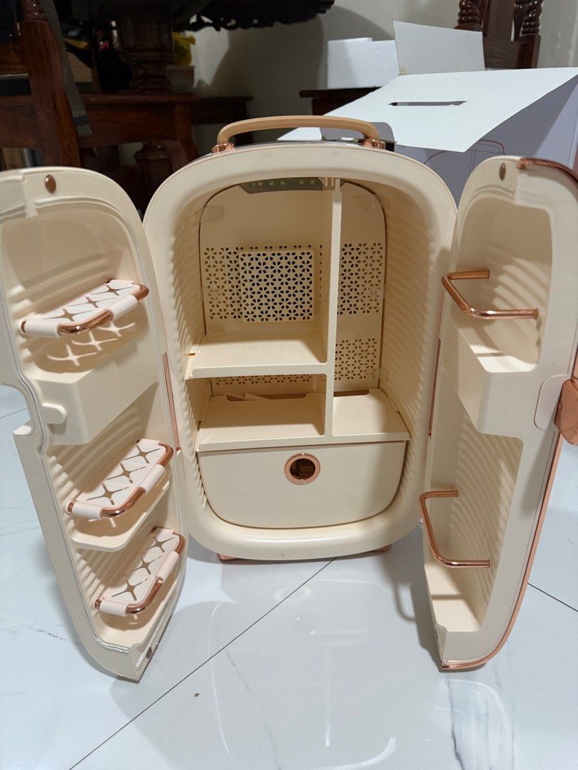 Pinktop Make Up Refrigerator (Category: Makeup) located in Dasmarinas. Submitted by mianed (Listing ID 1384184422, Image 3). Description: Pinktop Make Up Refrigerator/Storage for professional Condition: Brand New Bought in Singapore Selling Low See price online for reference Please feel free to ask for more photos .
