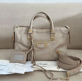 (Kategori: ) berada di . Dikirim oleh cmbrand_authentic (ID iklan 1384159650, Gambar 1). Deskripsi: .