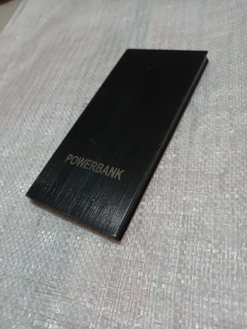 由 zhaorose (刊登 ID 1383851339，圖片 1) 提交，位於 台南市 (Tainan) 的 POWERBANK行動電源Model20000A (類別：其他)，說明：功能正常 有使用過的痕跡售出不退。