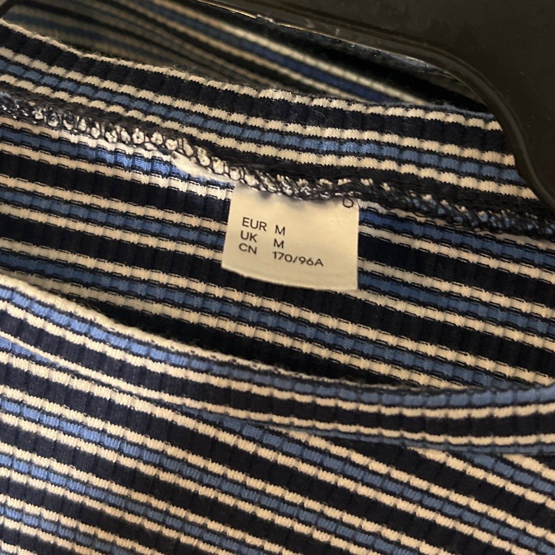 Ribbed Top (Stripes) (Category: Shirts) located in Makati City. Submitted by findingkat (Listing ID 1384146501, Image 2). Description: H&M Ribbed Top 120 Fits M(Stretchable) Made in Bangladesh RFS: Closet clean up .