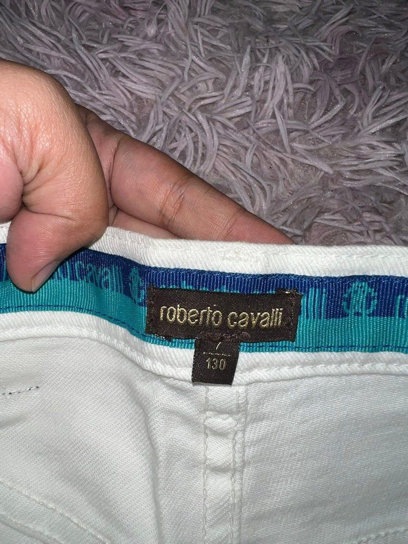 ROBERTO CAVALLI DENIM WHITE SHORTS (Junior)e (Category: Babies & Kids Fashion) located in Baguio. Submitted by blackcode1215 (Listing ID 1384214220, Image 2). Description: ROBERTO CAVALLI DENIM WHITE SHORTS (Junior)e Dime: Waist- 25 “Length- 17” Price: 3,299 + SF Location: Baguio City Dropping Area: 2007 2nd floor Maharlika Bldg. For shipping: J&T (nationwide) Mode of payment: Gcash (mine now, pay now) Dm me for faster transaction. ❤️.