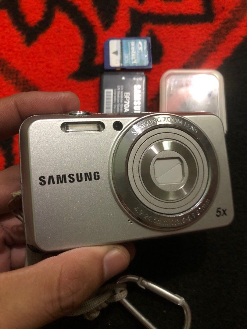 Samsung 12MP camera with issue (Category: Cameras) located in Quezon City. Submitted by markgolveo (Listing ID 1384210724, Image 3). Description: Samsung 12MP camera with issue it needs repairs For parts out repairs Issue is screen burn some white dirt dots on screen and flash does not seem to work but it did work before Battery easily depletes just for some seconds needs replacement Rest of All functionality works fine , buttons , menu features,