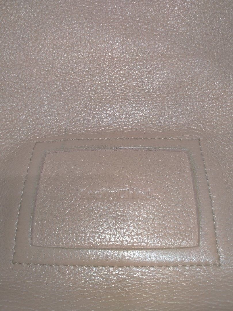 SEE BY CHLOE TWO WAY BAG (Category: Luxury Bags & Wallets) located in Nabua. Submitted by supermix5119 (Listing ID 1384056550, Image 2). Description: See By Chloe Two Way Bag Medium Size Very Good Condition Sa Labas Ok Na Ok Pa Po Sya.Maganda Pa 400+Sf.