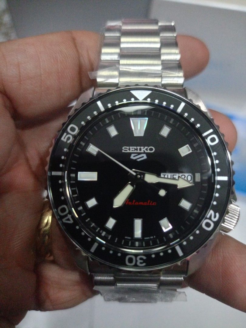 SEIKO SRPL85K1 (Category: Men's Watches) located in Manila. Submitted by AlecsxanderTimeCollection (Listing ID 1384130209, Image 2). Description: Available on Hand ⌚ Brandnew / Complete SRPL85K1 😊 Free 22mm Black Seiko Strap P18,200 Seiko 5 Sports SRPL85 SKX Series Movement Type: Automatic Case Shape: Round Case Size: 42.5 mm Case Thickness: 13.9 mm Case Material: Stainless Steel Case Color: Silver Crystal Type: Hardlex Dial Color: Black Numeral