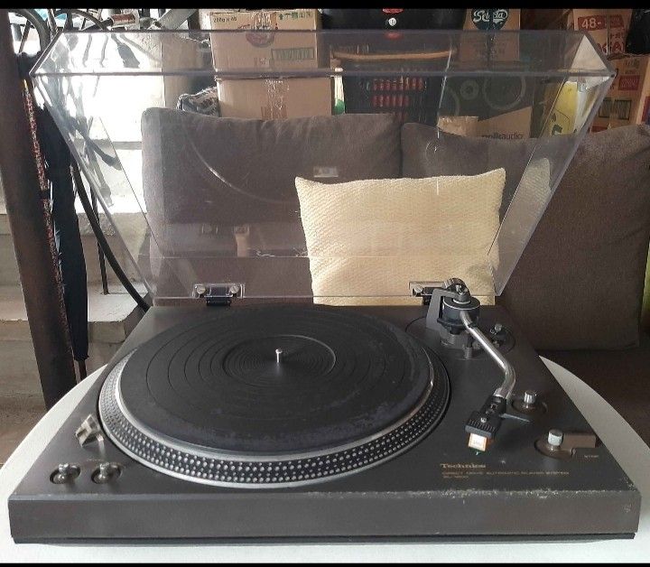 Technics SL-1400 Turntable (Category: Other Audio Equipment) located in Carmona. Submitted by electronboy (Listing ID 1384070393, Image 1). Description: Technics SL-1400. Turntable Direct Drive Semi Automatic (Auto Return) 100volts 50/60hz Good Working Condition Issue: Cosmetic 8/10 (Kita naman sa Picture).