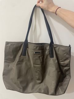 由 thrifter_meow (刊登 ID 1384114707，圖片 1) 提交，位於 的 (類別：)，說明：。