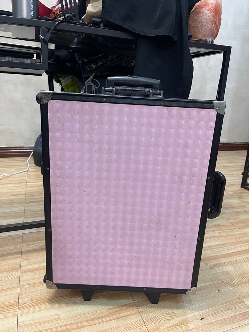 vanity (negotiable) (Category: Makeup) located in Quezon City. Submitted by isntshiii (Listing ID 1384230652, Image 1). Description: RUSH❗️❗️FOR SALE❗️❗️ Portable vanity ₱3000 pwede pang travel or sa room lang to save space working pa yung lights need lang ng new bulbs tested based sa pics issue: dirty and may ibang issue nasa pics (needs cleaning) negotiable .