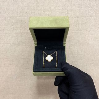 (Category: ) located in . Submitted by emishouseofluxe (Listing ID 1384114499, Image 1). Description: .