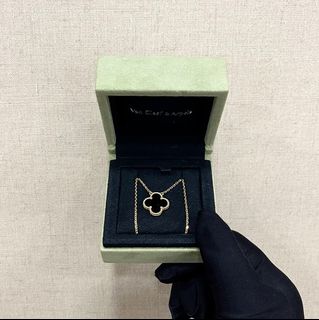 (Category: ) located in . Submitted by emishouseofluxe (Listing ID 1384116256, Image 1). Description: .